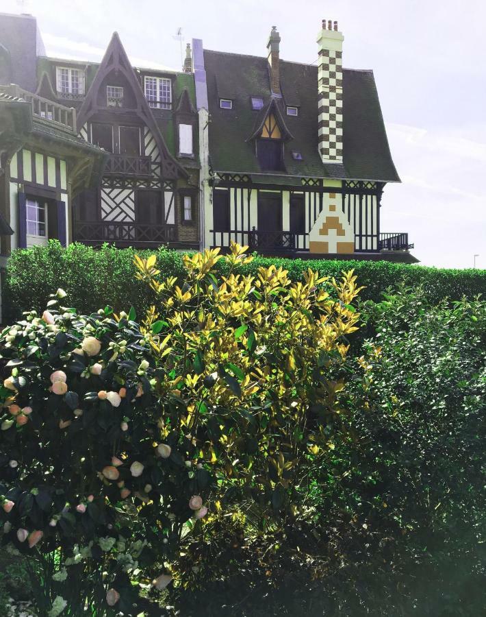 Апартаменты Le Manoir Normand Трувиль-сюр-Мер Экстерьер фото